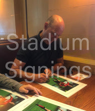Load image into Gallery viewer, Gordon Durie signed 16x12” Rangers photo