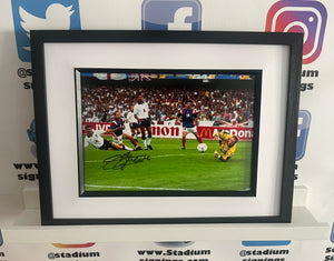 Jean-Pierre Papin signed and framed 12x8” France photo