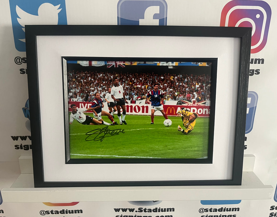 Jean-Pierre Papin signed and framed 12x8” France photo