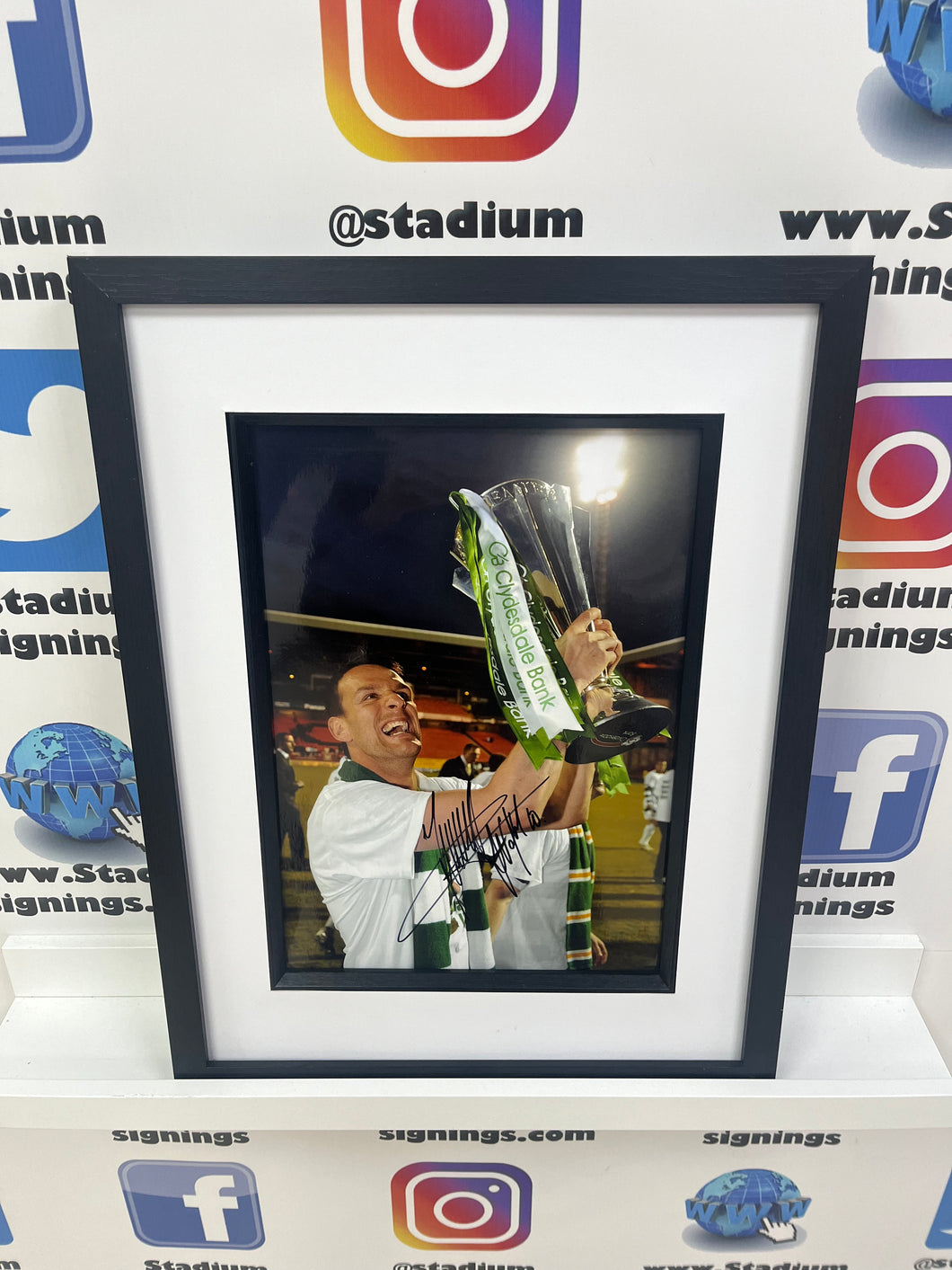 Jan Venegoor of Hesselink signed and framed 12x8” Celtic photo