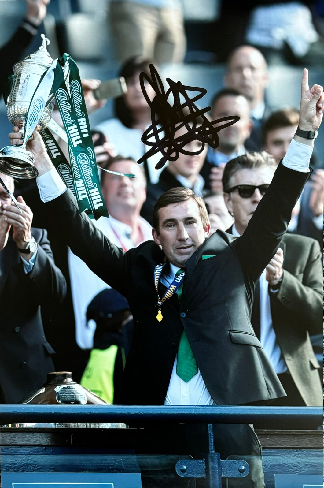 Alan Stubbs signed 12x8” Hibs photo