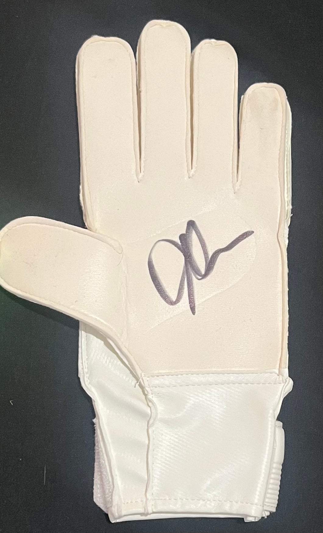 Artur Boruc signed goalkeeper glove / Celtic