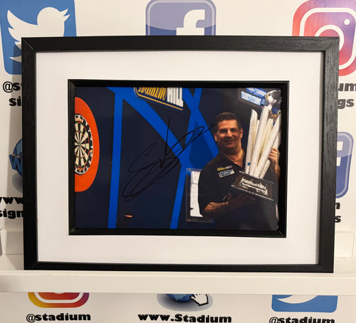 Gary Anderson signed and framed 12x8” darts photo