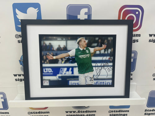 Jason Cummings signed and framed 12x8” Hibs photo