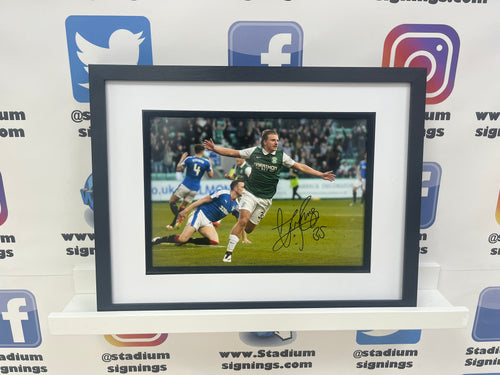 Jason Cummings signed and framed 12x8” Hibs photo